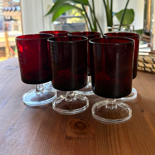 Set red glass goblets - set, of